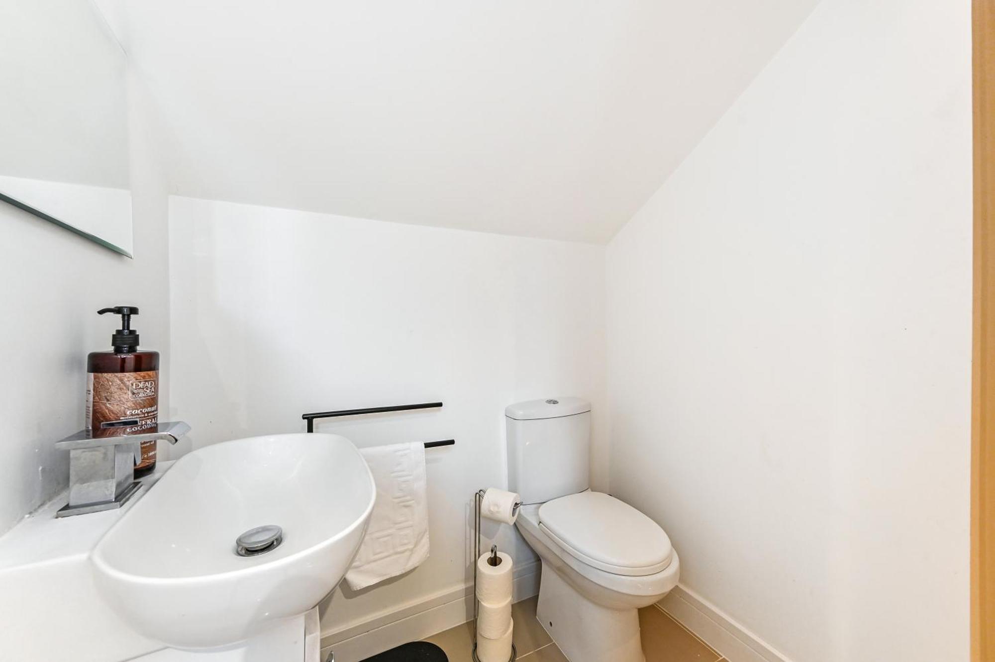 Family 1 Bed Apt Near Cardiff City Centre, Free Parking, Quiet, Secure Neighbourhood מראה חיצוני תמונה