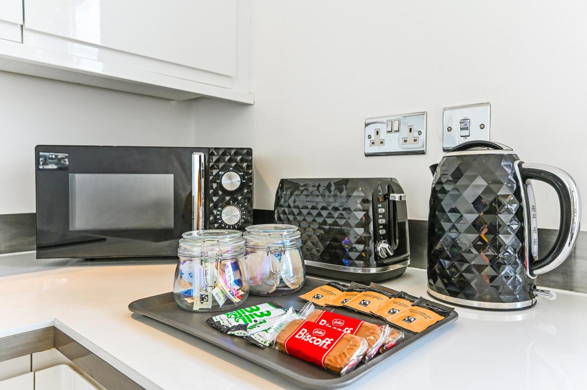 Family 1 Bed Apt Near Cardiff City Centre, Free Parking, Quiet, Secure Neighbourhood מראה חיצוני תמונה