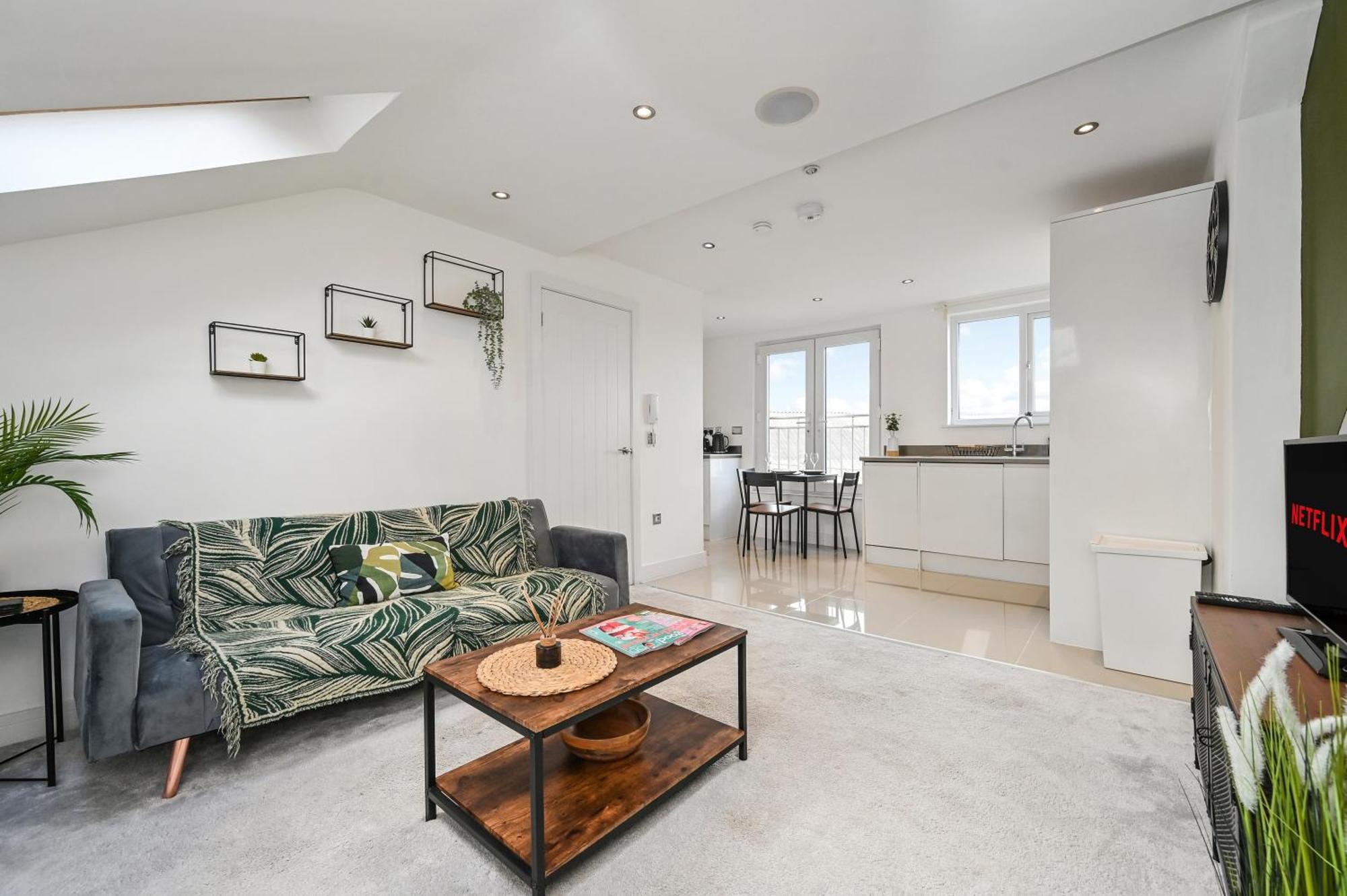 Family 1 Bed Apt Near Cardiff City Centre, Free Parking, Quiet, Secure Neighbourhood מראה חיצוני תמונה