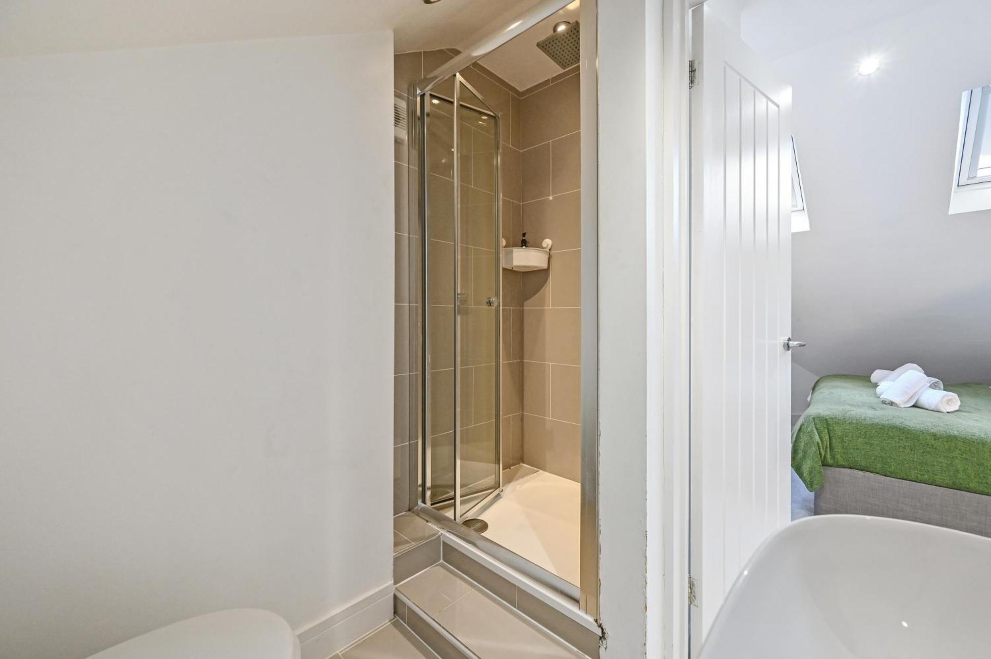 Family 1 Bed Apt Near Cardiff City Centre, Free Parking, Quiet, Secure Neighbourhood מראה חיצוני תמונה