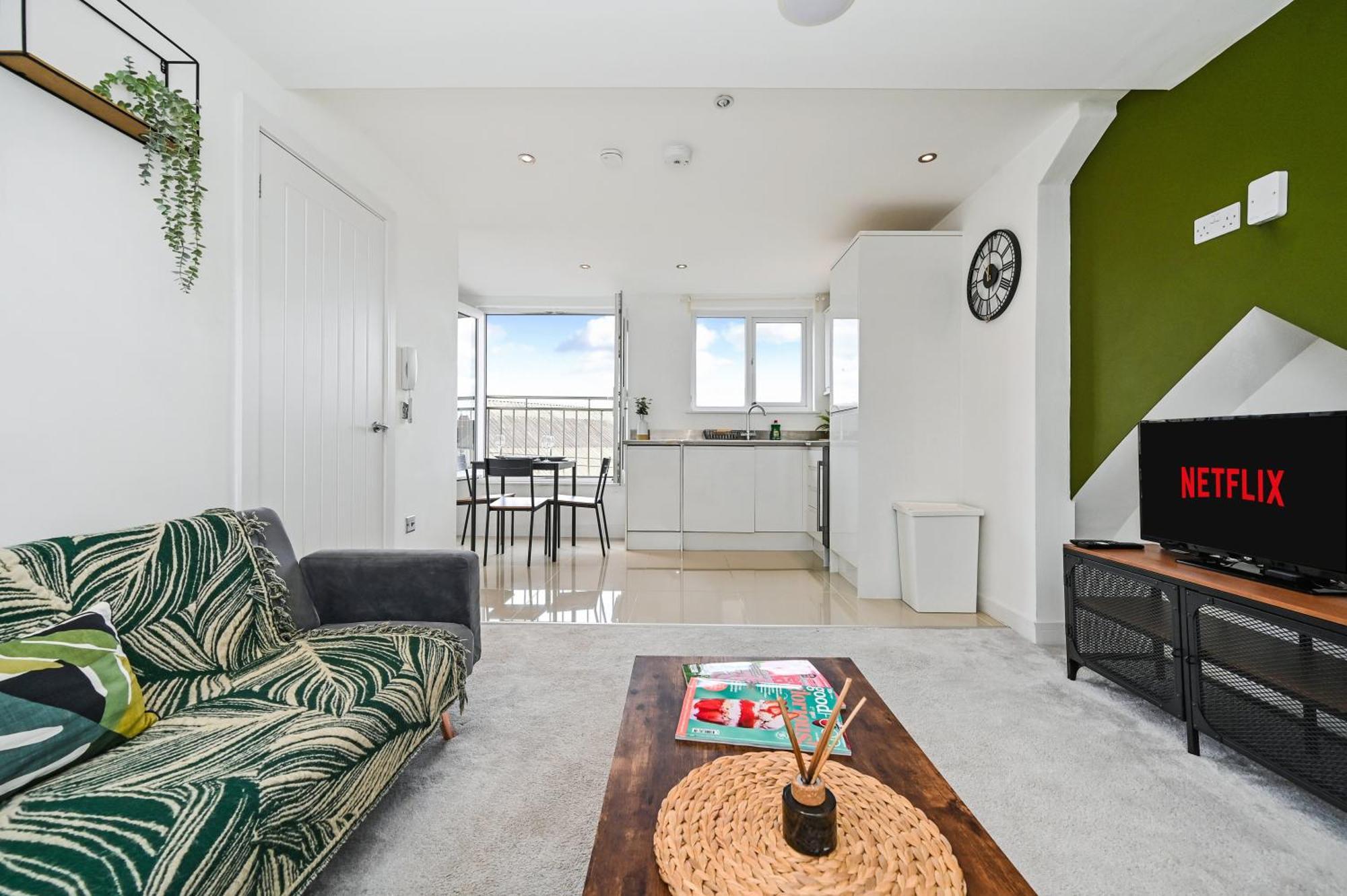 Family 1 Bed Apt Near Cardiff City Centre, Free Parking, Quiet, Secure Neighbourhood מראה חיצוני תמונה
